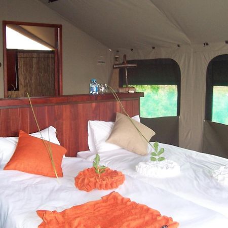 Nkasa Lupala Tented Lodge Sangwali ภายนอก รูปภาพ