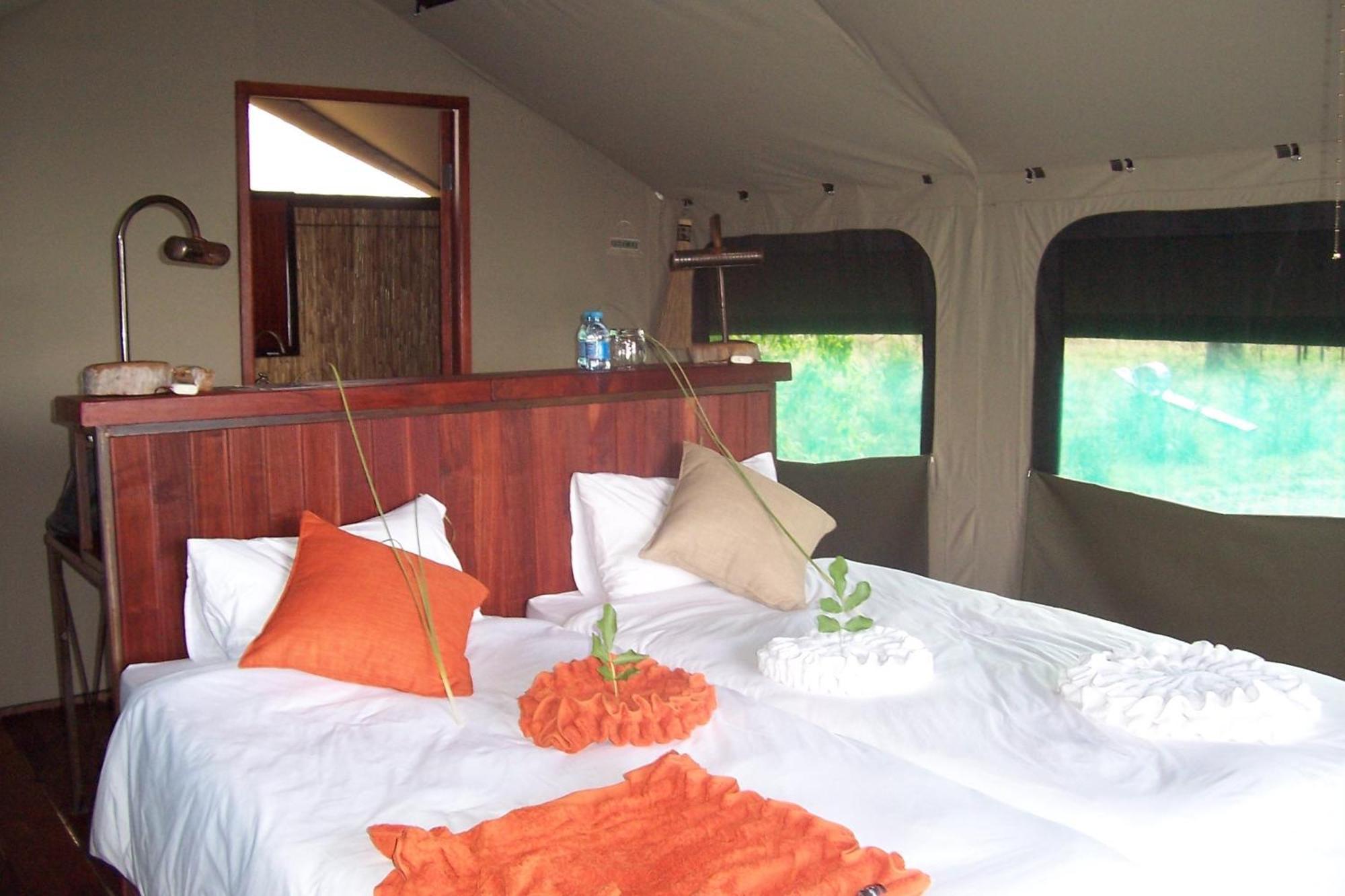 Nkasa Lupala Tented Lodge Sangwali ภายนอก รูปภาพ