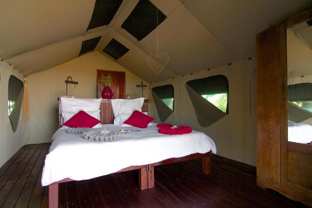 Nkasa Lupala Tented Lodge Sangwali ภายนอก รูปภาพ